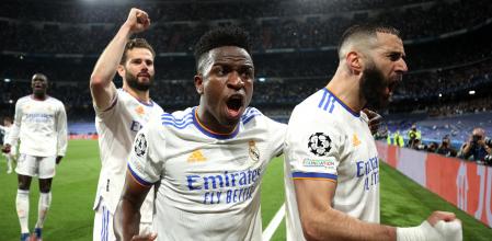 Los jugadores del Real Madrid celebran el gol de Benzema que daba el pase a la final de la Champions