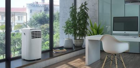 Aire acondicionado portátil en un salón