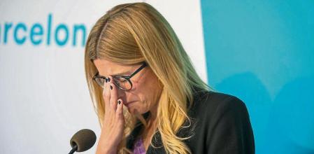 RUEDA DE PRENSA DE ELSA ARTADI , CANDIDATA DE JUNTS PER BARCELONA PARA ANUNCIAR QUE DEJA TODOS SUS CARGOS POLÍTICOS EN AYUNTAMIENTO Y PARLAMENT. ARTADI VISIBLEMENTE EMOCIONADA