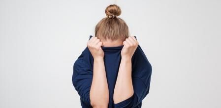 Puede darse incluso en compañía de una sola persona