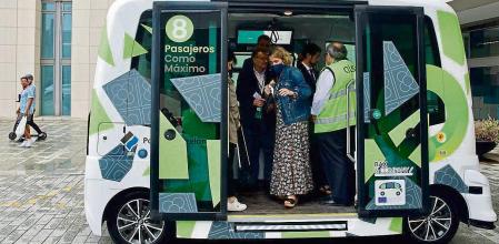 FOTO ALEX GARCIA AUTOBUS ELECTRICO AUTONOMO PARA DESPLAZAMIENTOS EN EL PORT DE BARCELONA. DAMIA CALVET 2022/05/24