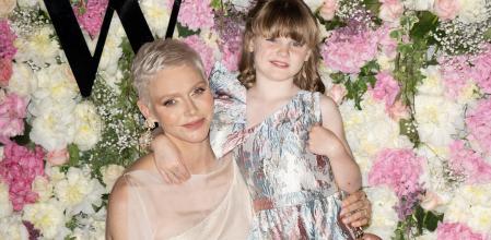 La princesa Charlene de Monaco y su hija Gabriella en la entrega de premios de la Monaco Fashion Week