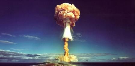 A mushroom cloud after the explosion of a French atomic bomb above the atoll of Mururoa, also known as Aopuni. 1971. From 1966until 1996 this was the French testing ground for 193 bombs which detonated first atmospheric, then underground. French Polynesia, Pacific. (PHoto by Galerie Bilderwelt/Getty Images)