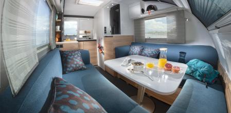 Acogedor interior de la caravana compacta Adria Action&nbsp;