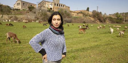 Emma Vinyas, ganadera en El Turo de les Nou Cabres, en Can Bogunyà del Mas (Barcelona).
