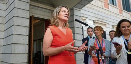 La vicepresidenta tercera y ministra para la Transición Ecológica y el Reto Demográfico, Teresa Ribera, comparece durante una sesión plenaria en el Congreso de los Diputados, a 9 de junio de 2022, en Madrid (España). El pleno gira en torno a la votación del proyecto de ley de impulso a los planes de pensiones de empleo. Por otro lado, el decreto ley aprobado por el Gobierno para limitar el precio del gas para la generación eléctrica durante un año, también ocupa una parte central de la sesión. 09 JUNIO 2022;GAS;PLENO;PLENO Alberto Ortega / Europa Press 09/06/2022
