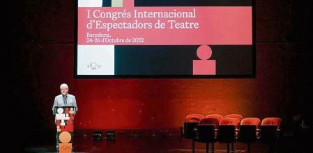 Daniel Martínez, presidente del Grup Focus, en el escenario del teatro Romea en la presentación del congreso, organizado por Àgora Focus