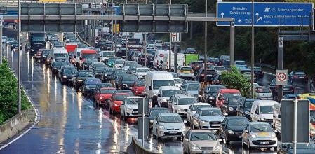 10 September 2021, Berlin: Stalled traffic is underway on all six lanes of the A 100 near the Hohenzollern Bridge just before the Schmargendorf/Mecklenburgische Straße exit on 10.09.2021. In the background, the former Wilmersdorf combined heat and power plant can be seen, which was taken off the grid on 01.04.2021 and is to be dismantled by the end of 2022. Some sections of the A100 are among the busiest roads in Germany. Photo: Soeren Stache/dpa-Zentralbild/ZB (Photo by Soeren Stache/picture alliance via Getty Images)