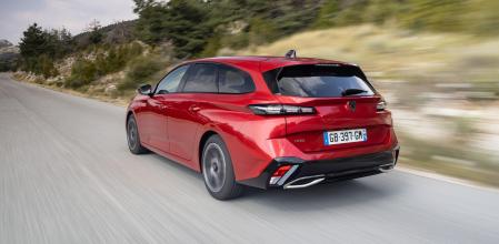 Las versiones híbridas enchufables del 308 SW permiten recorrer hasta 60 km en modo 100% eléctrico, a velocidades de hasta 135 km/h&nbsp;