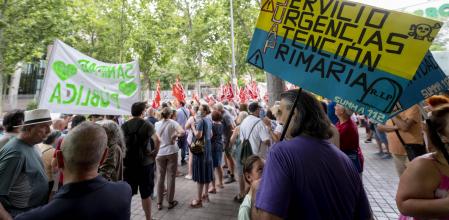 Protesta la semana pasada en Madrid por el cierre de servicios de urgencias