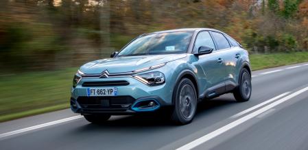 Su económica y ligera batería de iones de litio con una capacidad de 50 kWh proporciona una autonomía de hasta 357 km&nbsp;