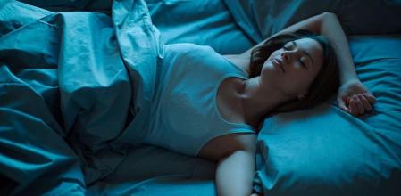 Lo ideal es dormir en completa oscuridad