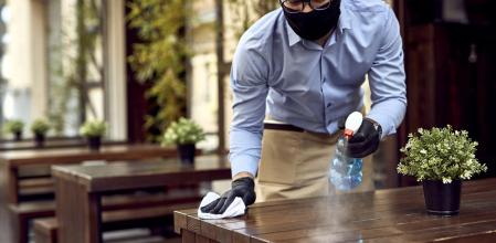 Desinfectar mesa covid