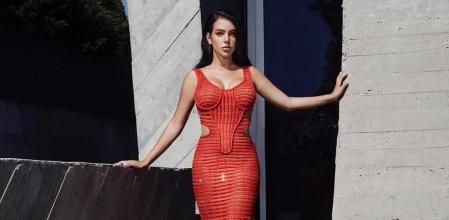 Georgina Rodríguez posa con los nuevos diseños de Genny para el próximo otoño-invierno