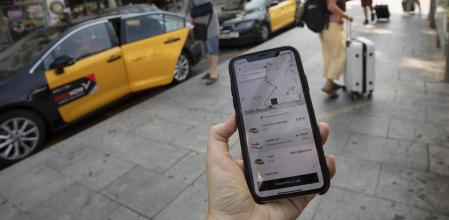 Las aplicaciones de transporte de viajeros buscan el modo de continuar operando en Catalunya