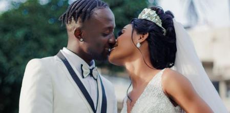 El futbolista que no pudo ir a su propia boda y envió a su hermano para que le representara