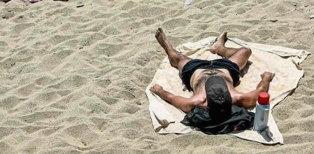 FOTO ALEX GARCIA OLA DE CALOR PRIMAVERAL EN BARCELONA. PLAYA. TURISTAS. LITORAL 2022/05/22