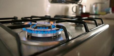 Cocina con gas natural, llama de gas, fogón a gas