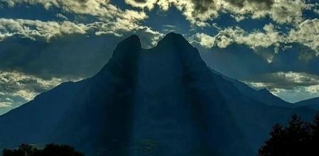 Contraluces en el Pedraforca.