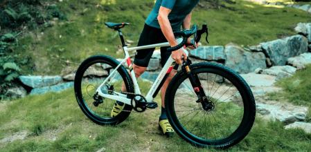 Es capaz de alcanzar una autonomía de nada menos que 140 kilómetros con asistencia eléctrica.