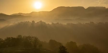 Amanecer con niebla en el Cabrerès.