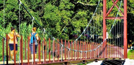 Pasarela del río Ripoll en Barberà del Vallès.