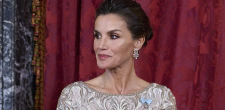 La Reina, durante la cena de gala ofrecida al emir de Qatar  en el Palacio Real de Madrid