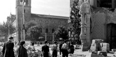 Los restos de la Casa Bonet, en 1938.