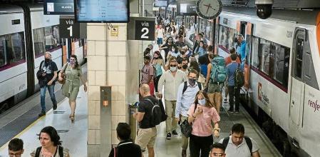Circulación y transportes el primer dia de colegio,Estacion de Renfe de plaza Cataluña sobre las 9.30