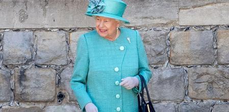 Isabel II tenía unos 250 bolsos del modelo 'Traviata' de la marca británica Launer