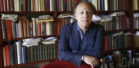 Javier Maríasl en la presentación del libro 'Berta Isla' en la Biblioteca Jaume Fuster de Gràcia