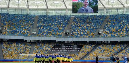 Los jugadores del Shakhtar Donetsk y el Metalist, en el primer partido de la liga ucraniana, a finales de agosto