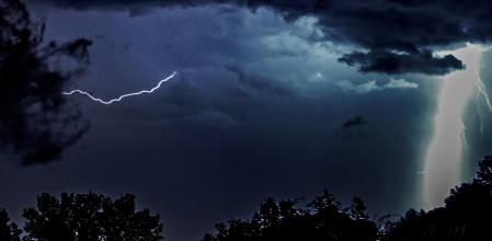 Noche de rayos y relámpagos en Gurb.