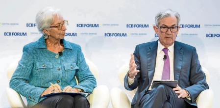 SINTRA (PORTUGAL), 29/06/2022.-El presidente de la Reserva Federal (Fed), Jerome Powell, junto a la presidenta del Banco Central Europeo (BCE), Christine Lagarde, en el foro anual de banca central que el Banco Central Europeo (BCE) celebra en Sintra (Portugal).- EFE/BCE/SOLO USO EDITORIAL/ SOLO USO PERMITIDO PARA ILUSTRAR LA NOTICIA QUE ACOMPAÑA/ (CRÉDITO OBLIGATORIO)