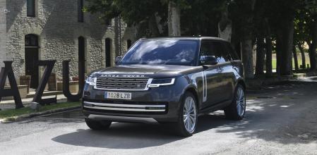 El nuevo Range Rover SV es una exquisita interpretación del lujo y la personalización de los Range Rover, y la división Special Vehicle Operations los ha fabricado de manera artesanal el nuevo modelo SV