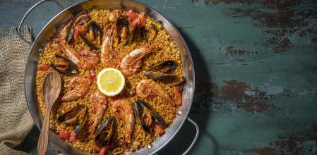Los mejores accesorios para celebrar el día de la paella junto a tus familiares o amigos