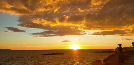 Amanecer con tramontana en L'Escala.