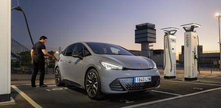 Además de mejorar el rendimiento, la variante e-Boost cuenta con el Baterry Pack que eleva hasta 549 la autonomía homologada&nbsp;&nbsp;