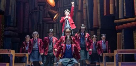 Parte del elenco de Matilda , que se estrena el 30 de setiembre en el Nuevo Teatro Alcalá de Madrid
