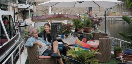 Un refugio anti covid  
Matthew George visitó París cuando tenía 17 y se quedó prendado del canal. Ahora tiene 72 años y vive con su compañera, Caroline Kasprzyk, de 53