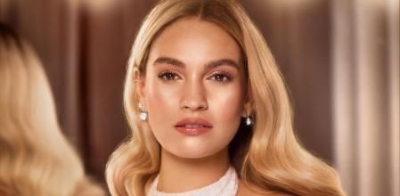 Lily James se ha convertido en la embajadora de la 'Magic Cream' de Charlotte Tilbury