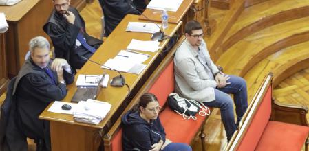 Los acusados Alba Andreu e Ismael Molina, en la primera sesión del juicio por el asesinato del padre de él