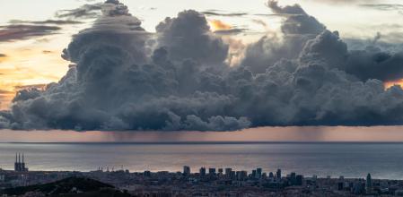 Tormenta frente a la costa de Barcelona.