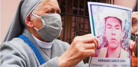 Manifestación de protesta por el secuestro y asesinato de Herasmo García Grau, defensor del medio ambiente de Perú  .