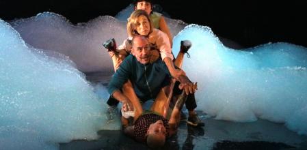 Passi de gràfics de l'obra ‘Viatge d’hivern (o quan Jelinek va deixar de tocar Schubert)’ a la Sala Beckett amb alguns dels seus protagonistes