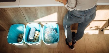 Los cubos de la basura nunca deben estar cerca de los alimentos listos para comer
