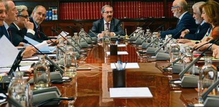 MADRID, 13/10/2022.- Pleno extraordinario del Consejo General del Poder Judicial (CGPJ), presidido por el vocal Rafael Mozo (c), para abordar quién sustituye a Carlos Lesmes al frente de la presidencia del órgano, cuya renuncia ya se ha hecho efectiva tras ser publicada en el Boletín Oficial del Estado (BOE) del miércoles. EFE/CGPJ/SOLO USO EDITORIAL/SOLO DISPONIBLE PARA ILUSTRAR LA NOTICIA QUE ACOMPAÑA (CRÉDITO OBLIGATORIO)
