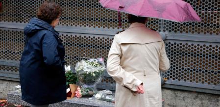 homenaje niña muerta maleta París