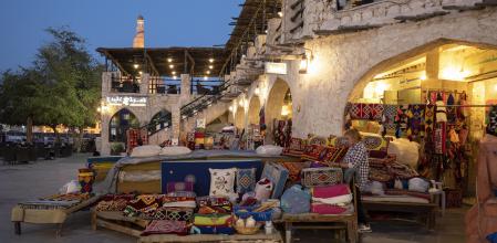 Tienda de alfombras en el Souq Waqif. Doha. Qatar