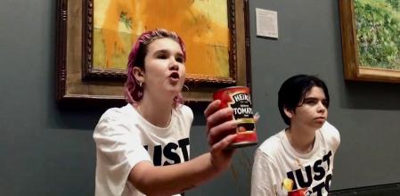 Activistas ecologistas lanzan sopa sobre 'Los Girasoles' de Van Gogh en Londres
JUST STOP OIL
14/10/2022